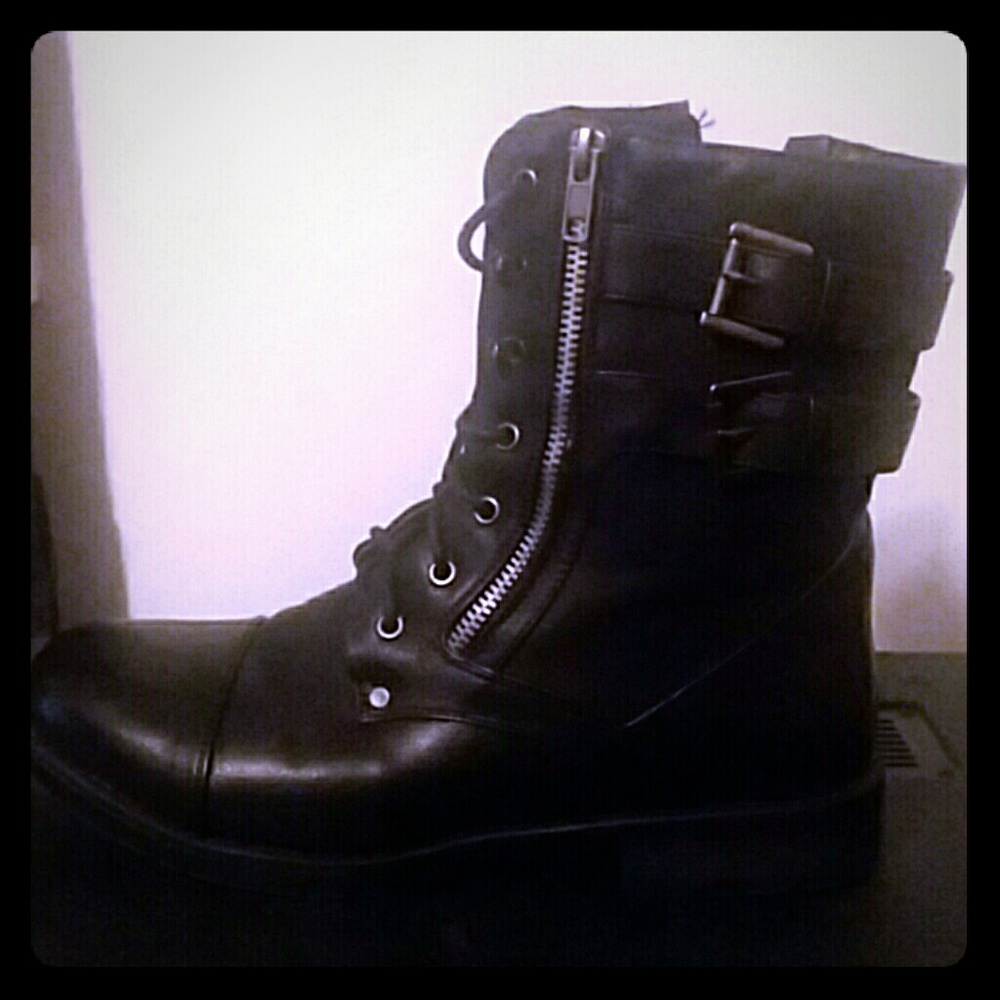 Size 9w hot cakes black boots